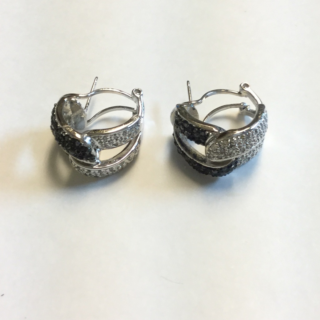 Silver Claps Earring Czirconia